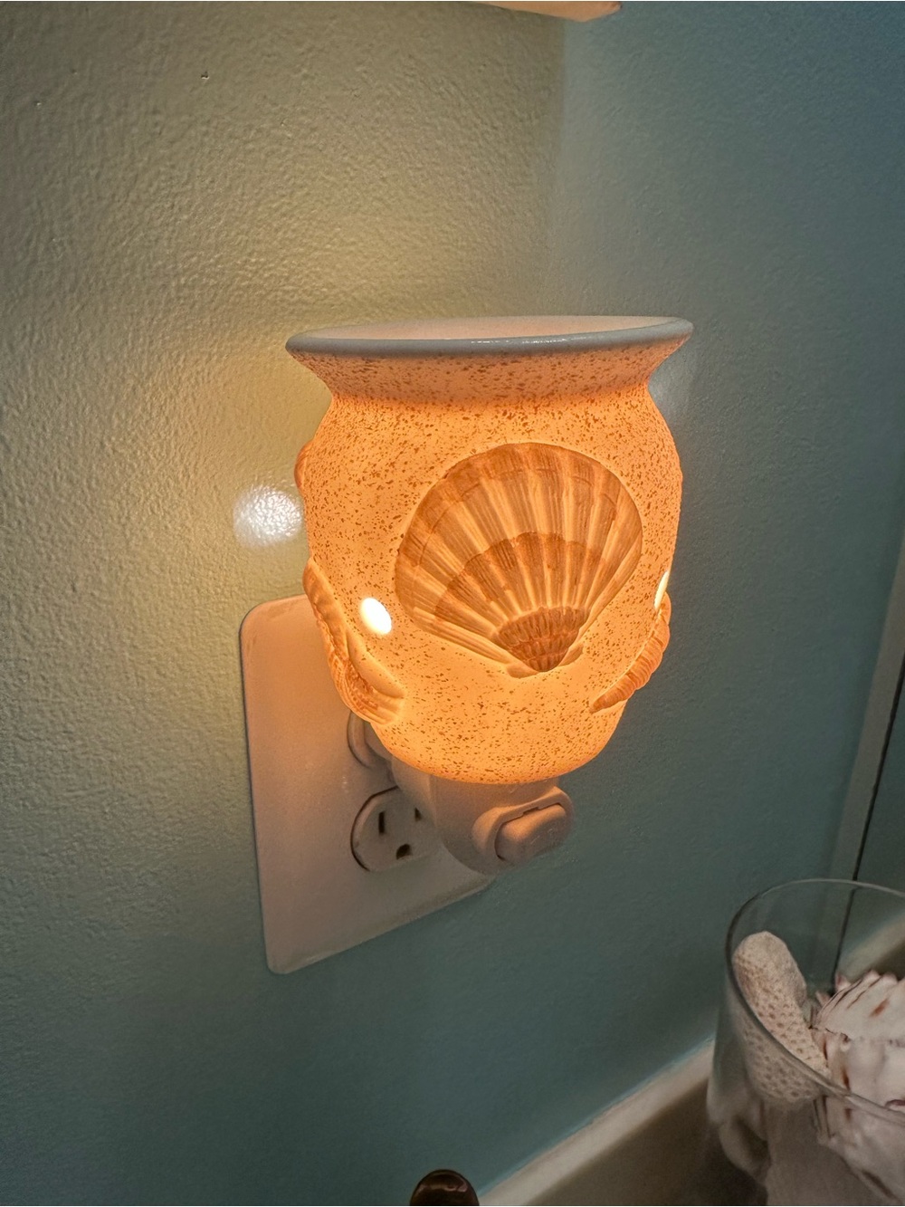 Scentsy warmer wax melter Seashell Ceramic Night Light Plug-In